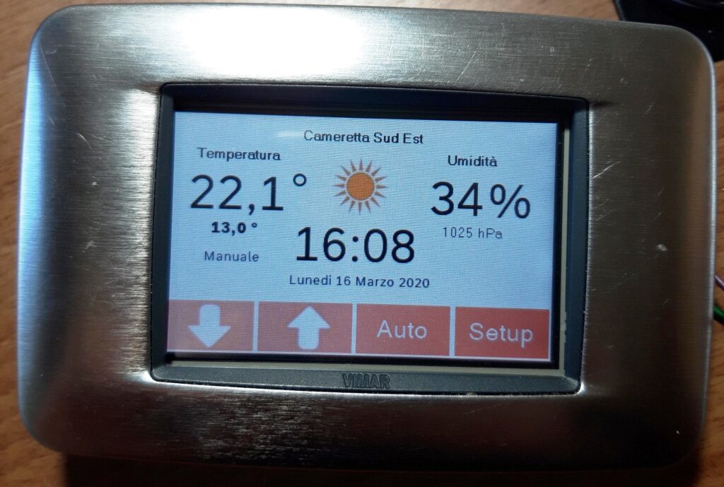 Cronotermostato con touch screen fai da te